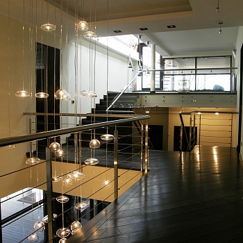 Красивые лестницы по индивидуальным проектам из стекла. Детали конструкций